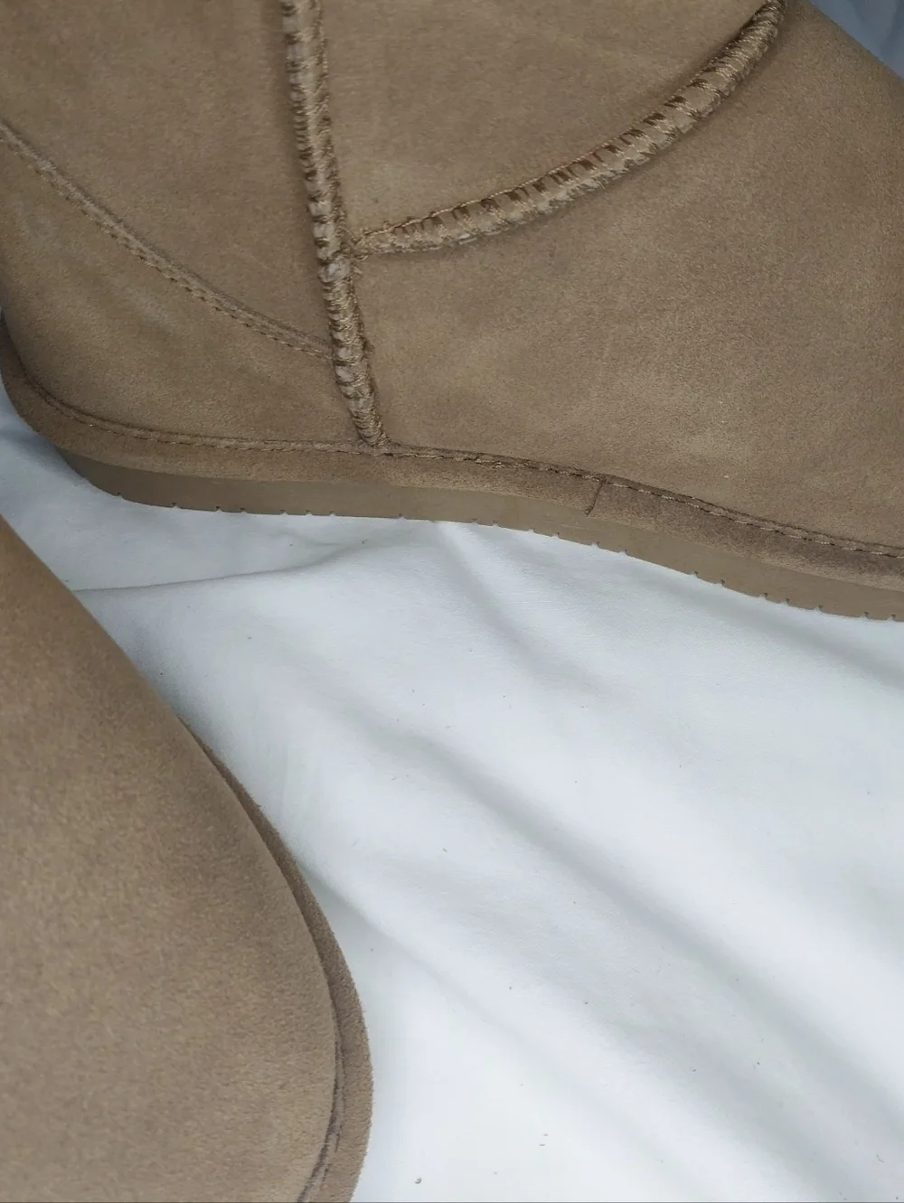 BearPaw Classic Emma Short In Hickory NWT